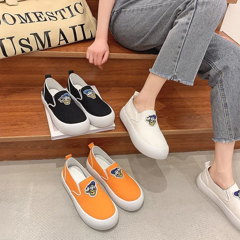 

Disney shoes women's spring 2021 new European goods small white shoes cartoon Donald Duck shoes pedal Lok Fu shoes
