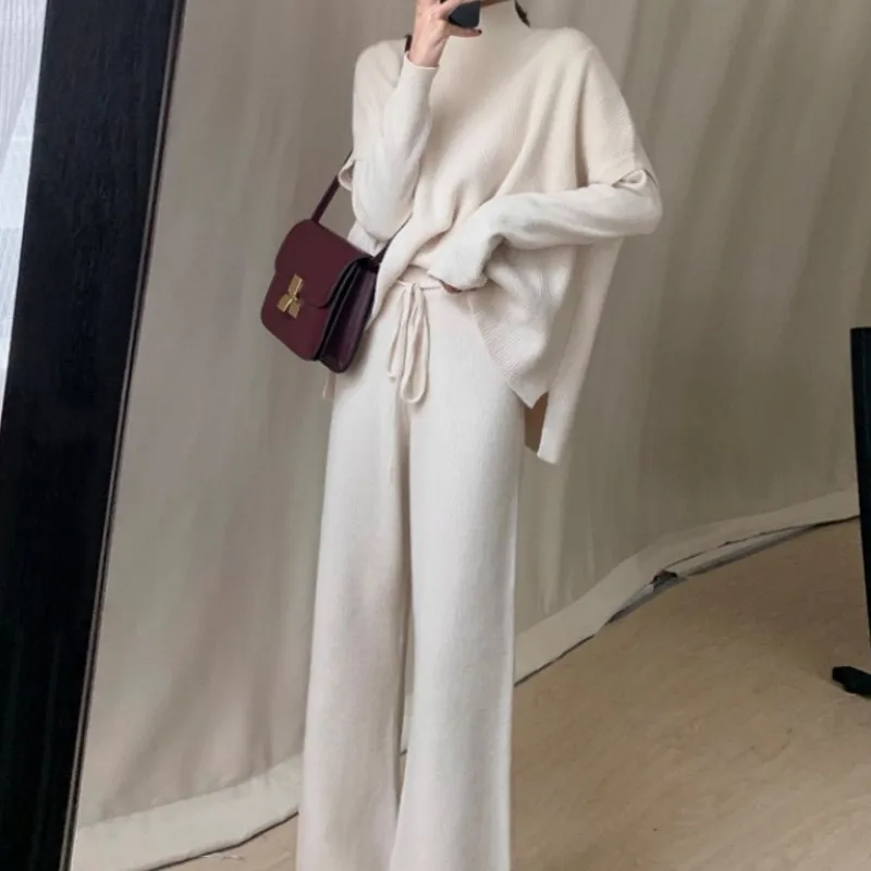 Женский трикотажный комплект из трех предметов свитер + жилет брюки офисный