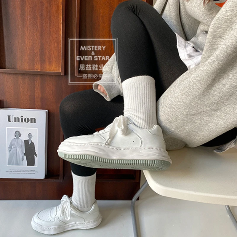 

2022 New Brand Retro Fashion Sneakers Women Shoes Lace-up Woman Casual Loafers Plus Size 44 Ladies Platform Shoes High Quality