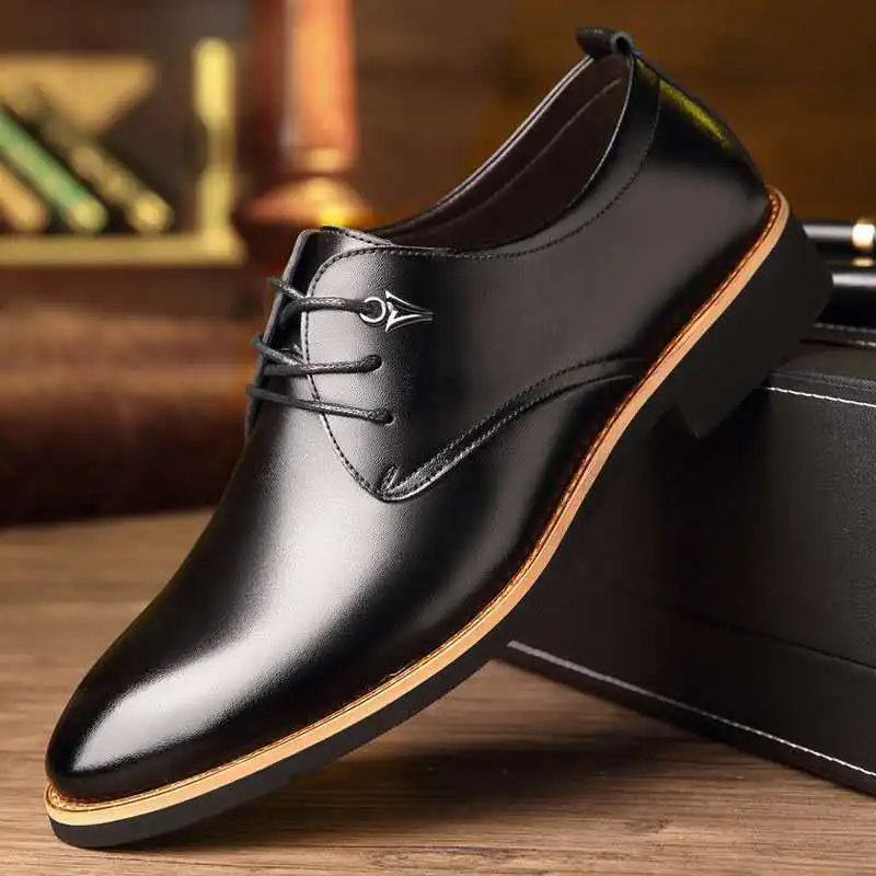 

Men business formal wear pointed toe casual leather shoes increased in the new Korean version of the black breathable men shoes