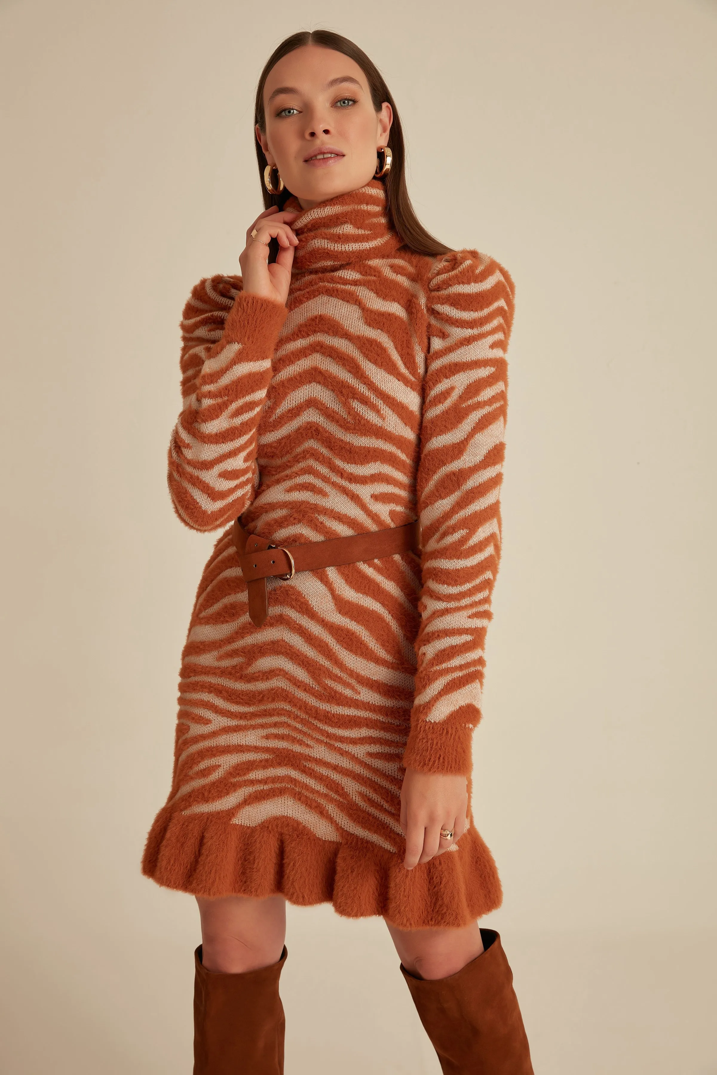 Трикотажное платье с круглым вырезом и рисунком зебры | Женская одежда