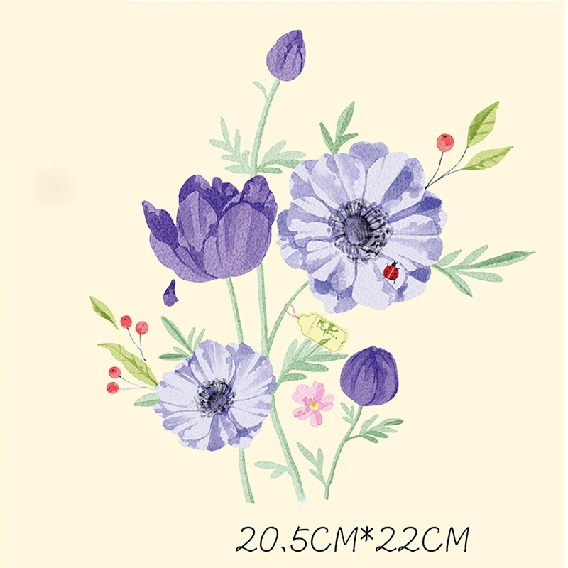 Красивая фиолетовая нашивка с цветочным принтом термоклейкая помощью утюга