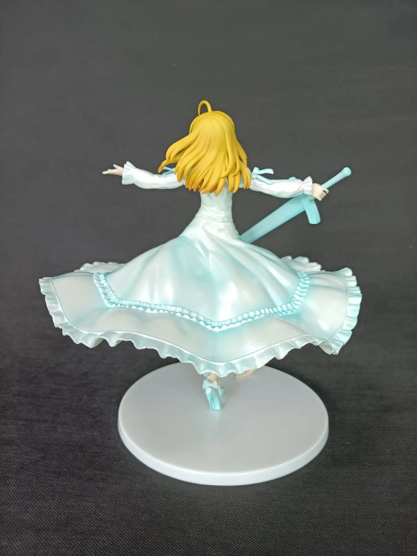 

Fate Stay Night Saber Dress up with sword Ver. PVC Action Figure Toys 26cm
