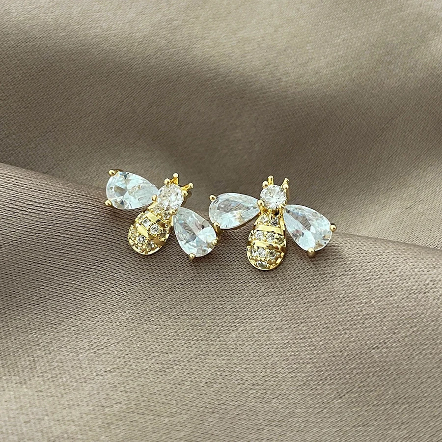 Серьги-гвоздики женские с маленьким цветком и кристаллом 2021 гвоздики пчелка из