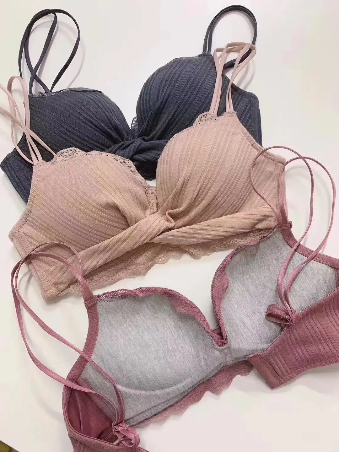 

Plain Color Cordless Sexy Seamless Bra For Women