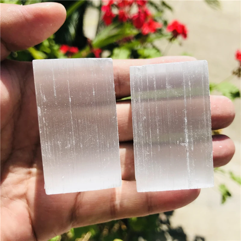 Натуральные оригинальные белые минеральные камни из селенита кубический