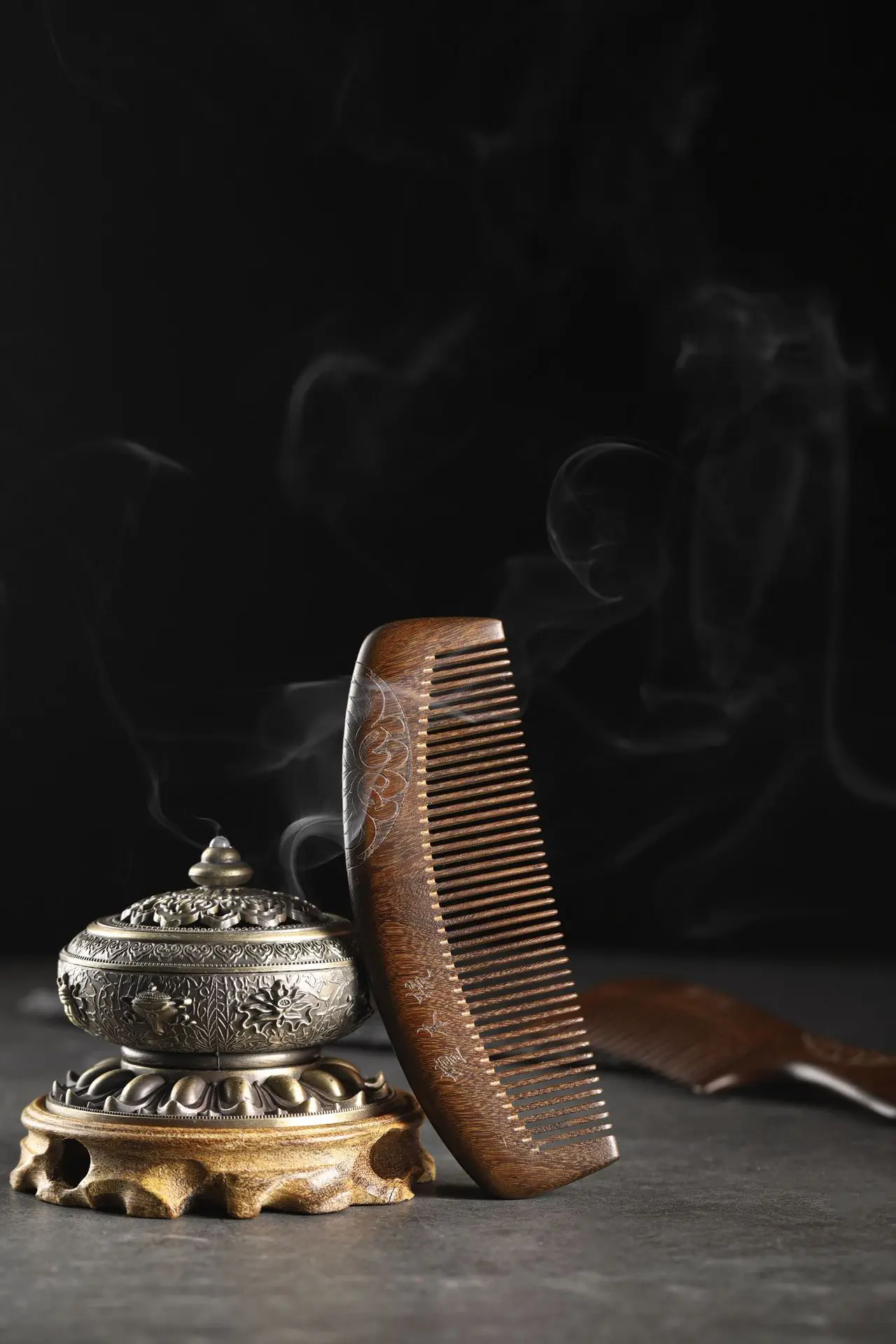 Расческа для волос деревянная с гравировкой 1 шт. | Красота и здоровье