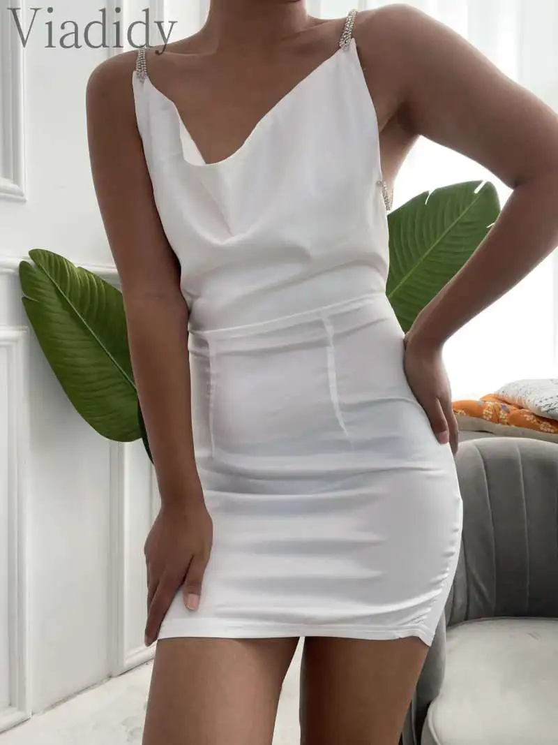 

Женское сексуальное облегающее платье без рукавов с открытой спиной и цепочкой