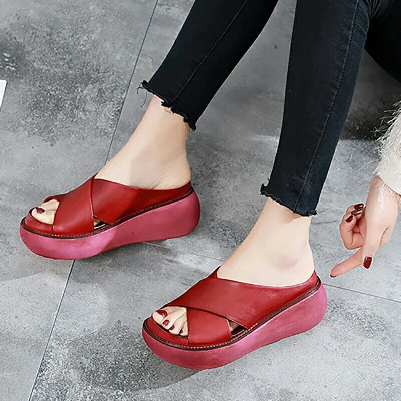 Тапки женские из мягкой искусственной кожи повседневные шлепанцы на танкетке