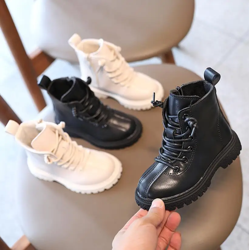 

Детские зимние ботинки мартинсы унисекс 2021, однотонные черные меховые ботинки, модные ботинки на толстой подошве для мальчиков, детские кор...