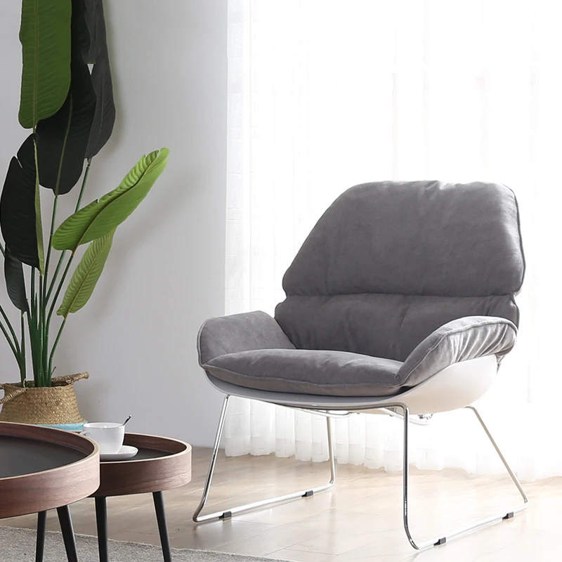 Одноместное кресло шезлонг современное минималистичное для отдыха в