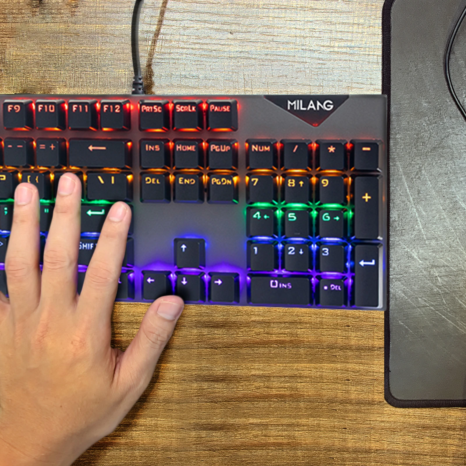 

MK808 Green Axis Luminous Effects Game Mechanical Keyboard 104-key Full Keyboard Rapid Response Suspended Keycaps Metal