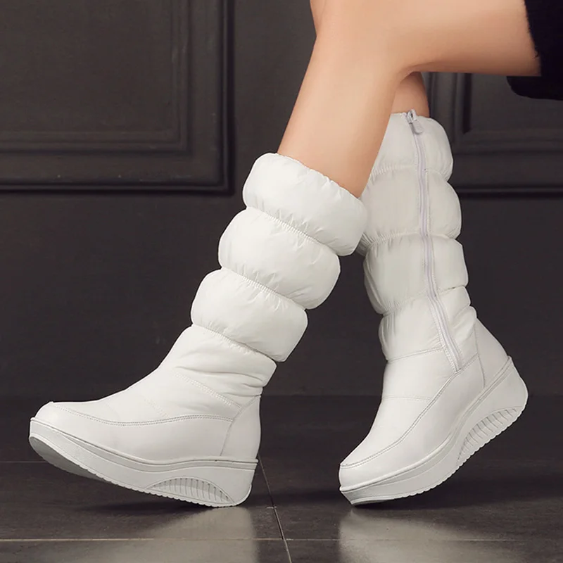 Модные женские сапоги до середины икры зимние на танкетке длинная теплая женская