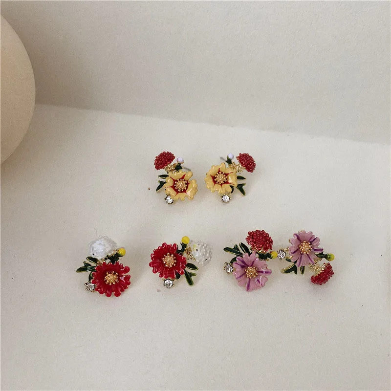 

1 Pair Daisy Flower Stud Earrings Korean Fashion Female Temperament Beautiful Jewelry Simple Sweet Girl Women's Accessories Gift