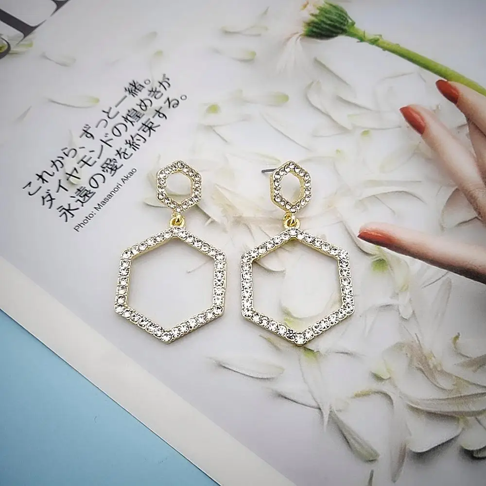 Модные женские сережки золотого цвета хорошее качество стеклянные из полигона |