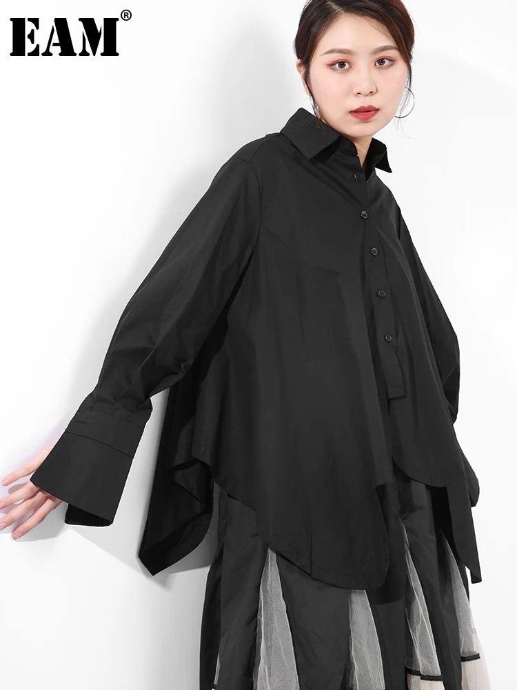 

[EAM] Женская белая черная Асимметричная блузка большого размера, новая свободная рубашка с длинными рукавами и отворотом, модная весенне-осе...