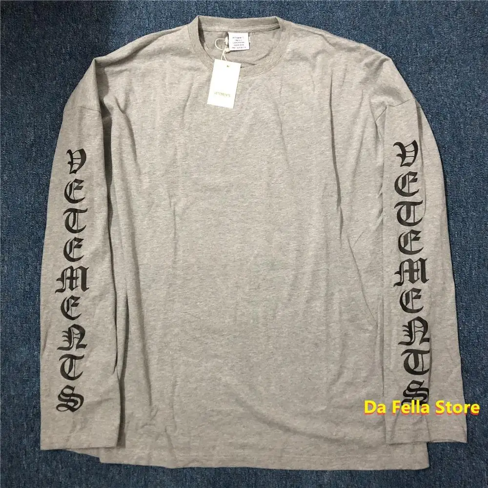 

VETEMENTS T-shirts Men Women VETEMENTS Grey Gothic Font Long Sleeve T-Shirt High Quality VTM Tops Logo Printed Embroidered Tee