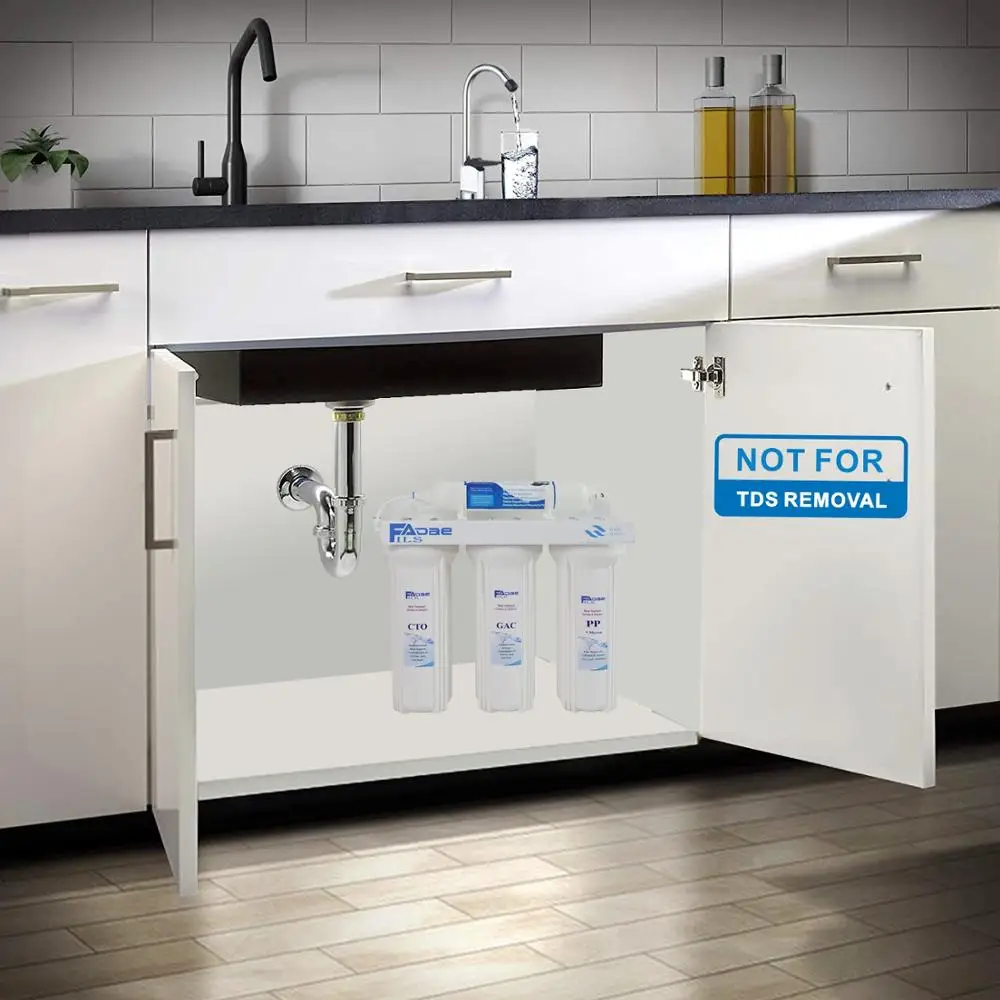 Бытовая 4 ступенчатая система фильтрации подземников с чистой и полезной