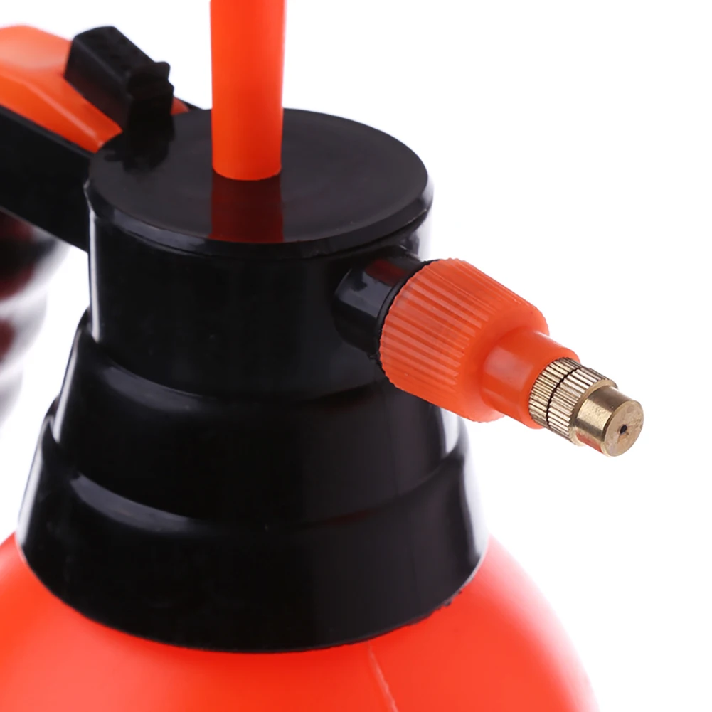 

2L Car Washing Gardening Water Pot Cleaning Spray Bottle Hand Sprayer for Lawn and Garden