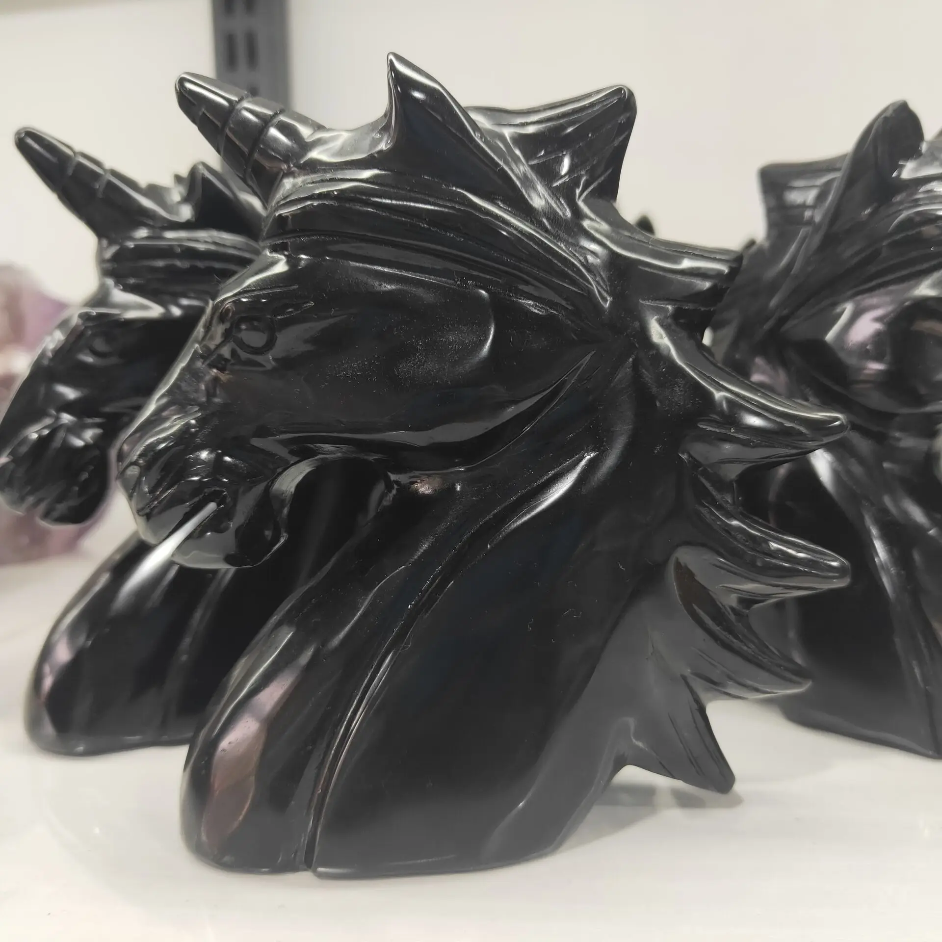 

Natural obsidian sky blue Unicorn crystals Animal stone Creative Home living room Reiki healing Bedroom Office desk decoration