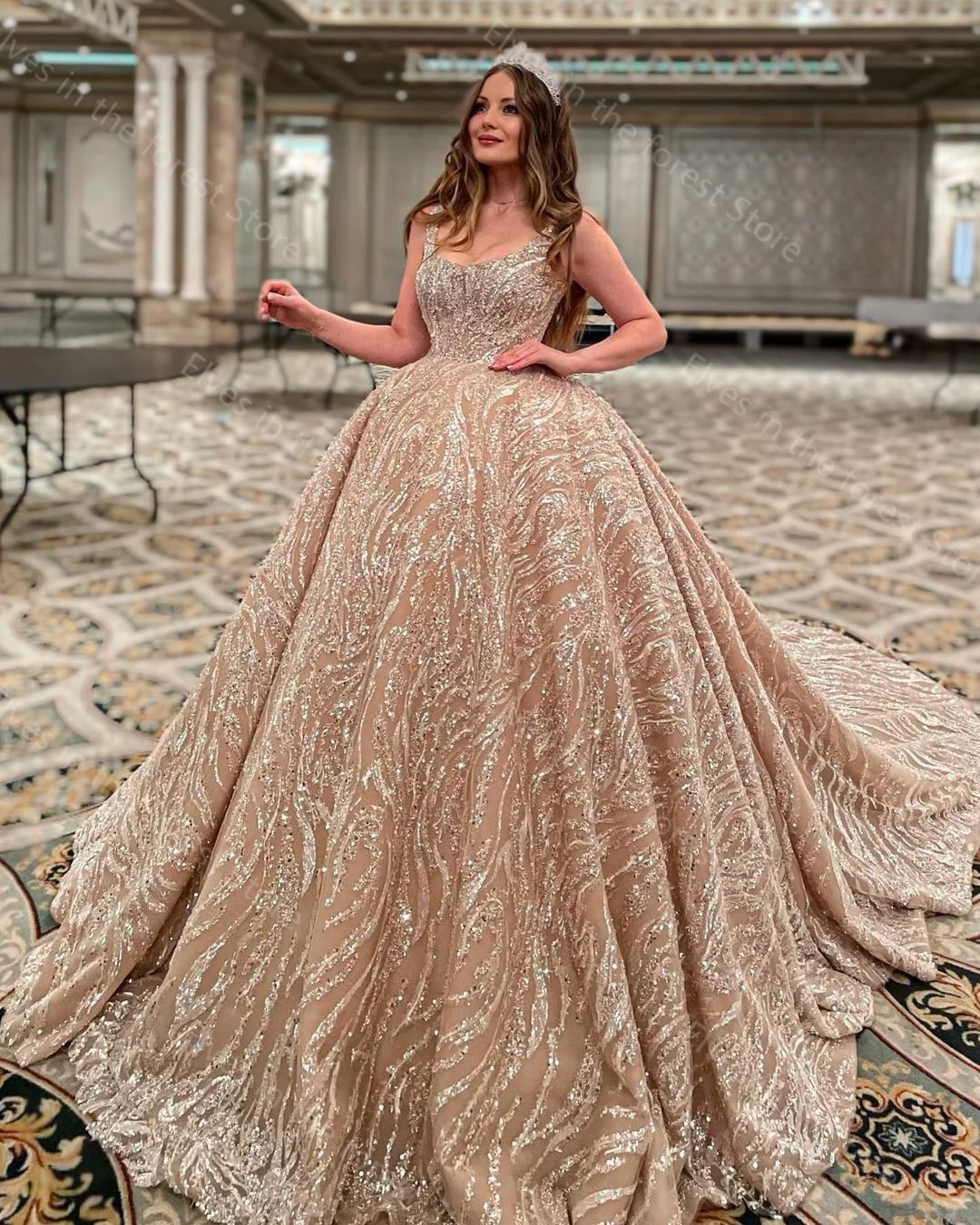 

Champagne Ball Gown Prom Dresses Shiny Beads Sleeveless Evening Gowns Floor Length Formal Celebrity Party Robe De Soiree