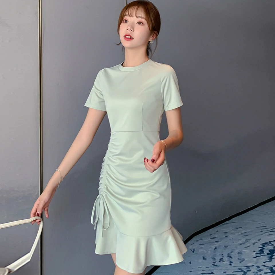 Женское элегантное облегающее платье карандаш с круглым вырезом и оборками