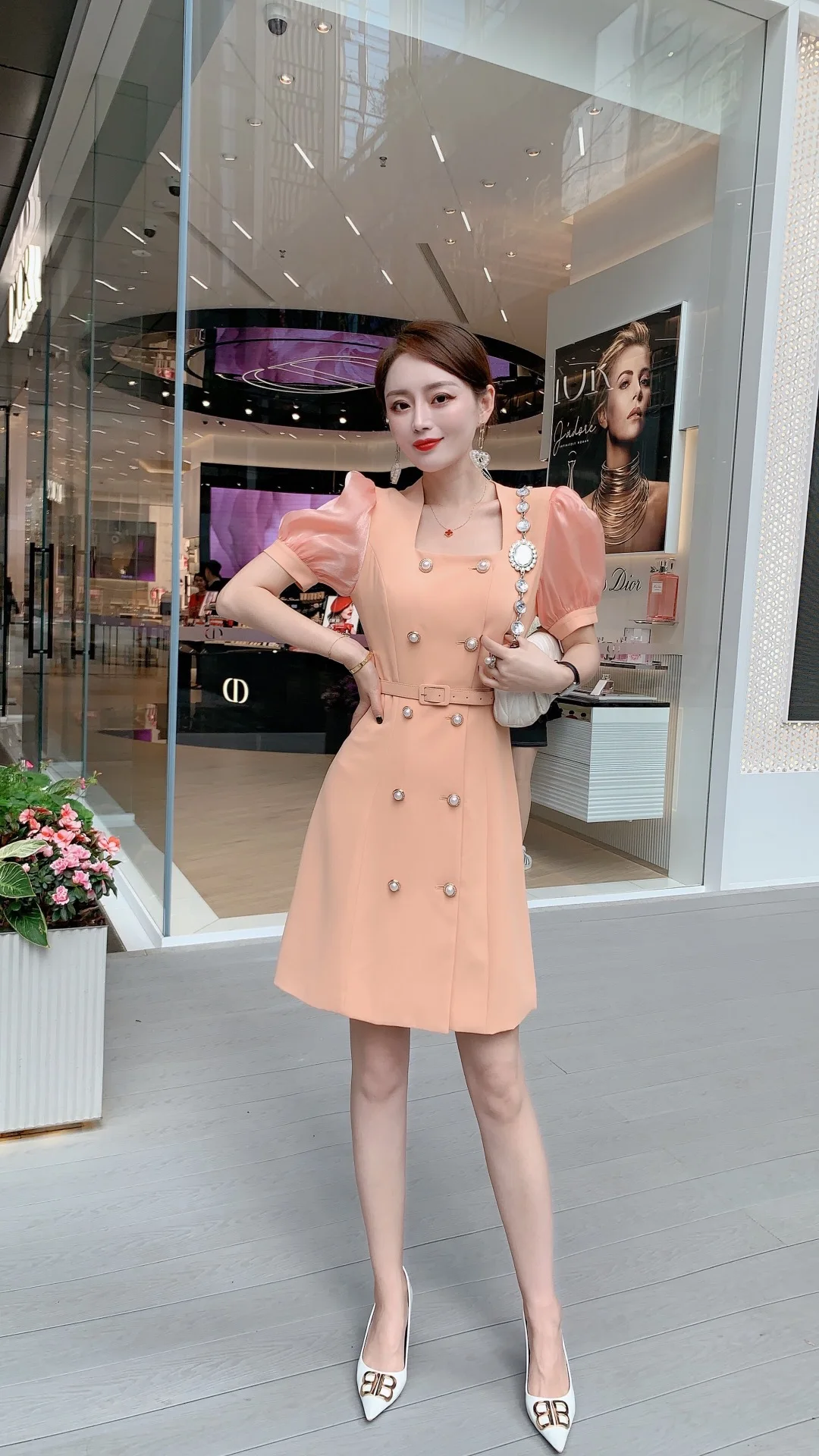 

Temperament goddess model double breasted square neck bubble sleeve delivery belt summer dress luxury fashion 2021 NEW