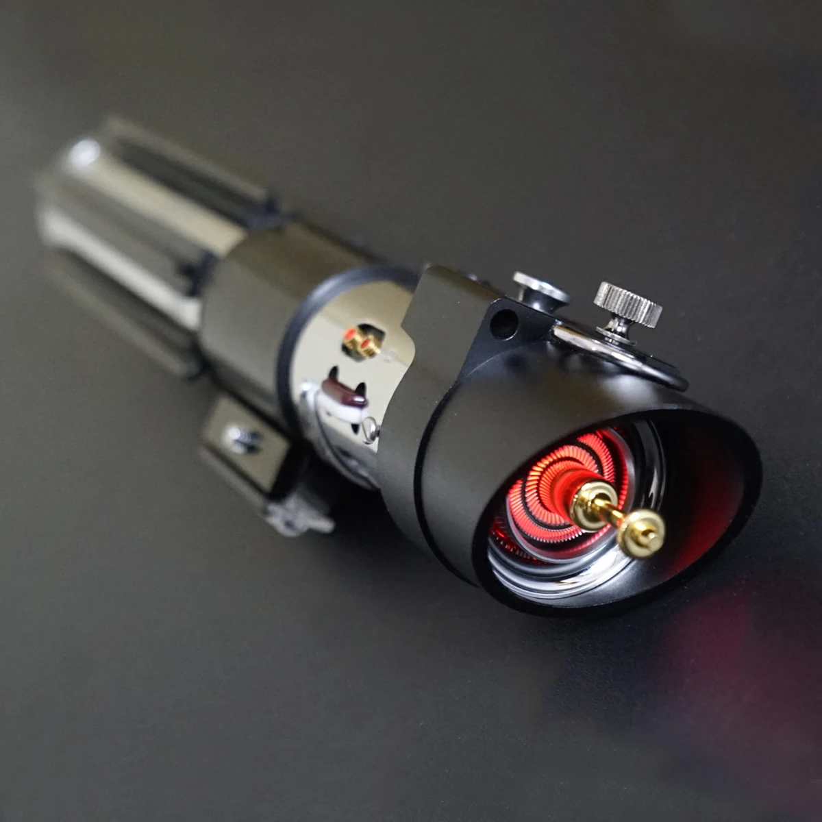 

89saber Pixel Vader EP4 EP5 proffie2.2 Loghtsaber Metal Handle 1 Inch Pixel Blade Smooth Swing 2021 latest pull-out chassis