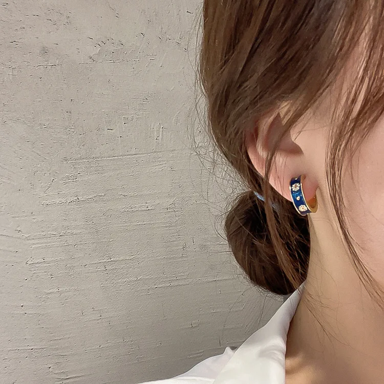 Женские маленькие серьги-кольца с эмалью винтажные эмалированные серьги в