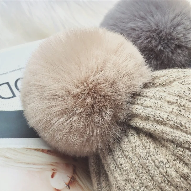 

2020 Winter New Korean Version Plus Velvet Thickening Ladies Warm Knitted Wool Hat with Ball Fashion Cute Bonnets for Women