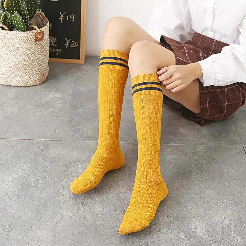 Модные повседневные женские хлопковые носки на осень и зиму одноцветные в ретро