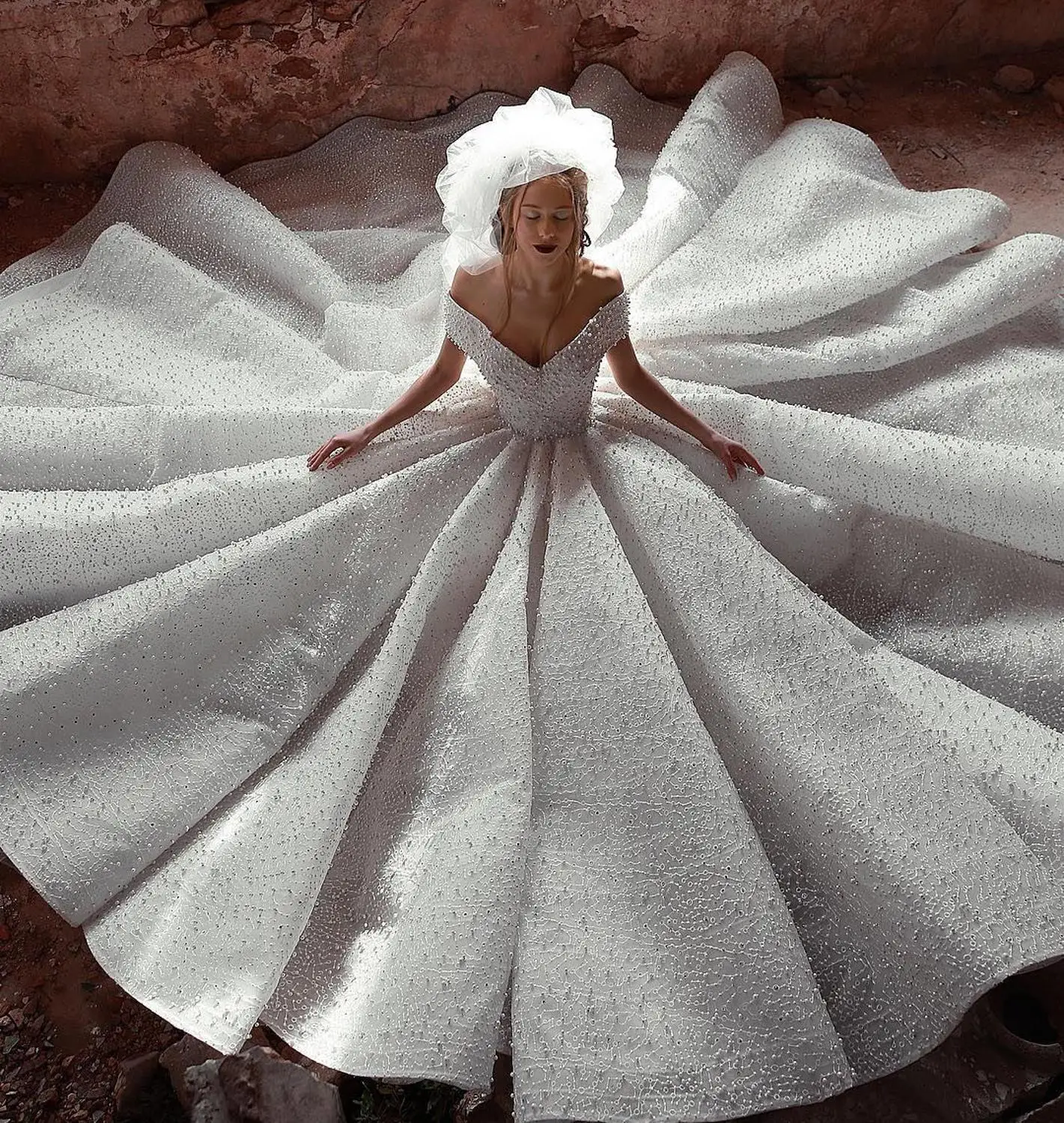 Robe De Mariee Luxurious Big Ball Wedding Dresses Crystal Beads Pearls Wedding Dresses Vestido De Noiva Mariage Bridal Gown