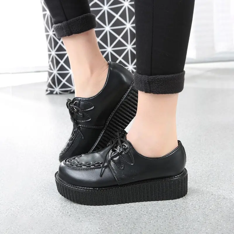 Женские кроссовки на танкетке дышащие однотонные повседневные туфли платформе