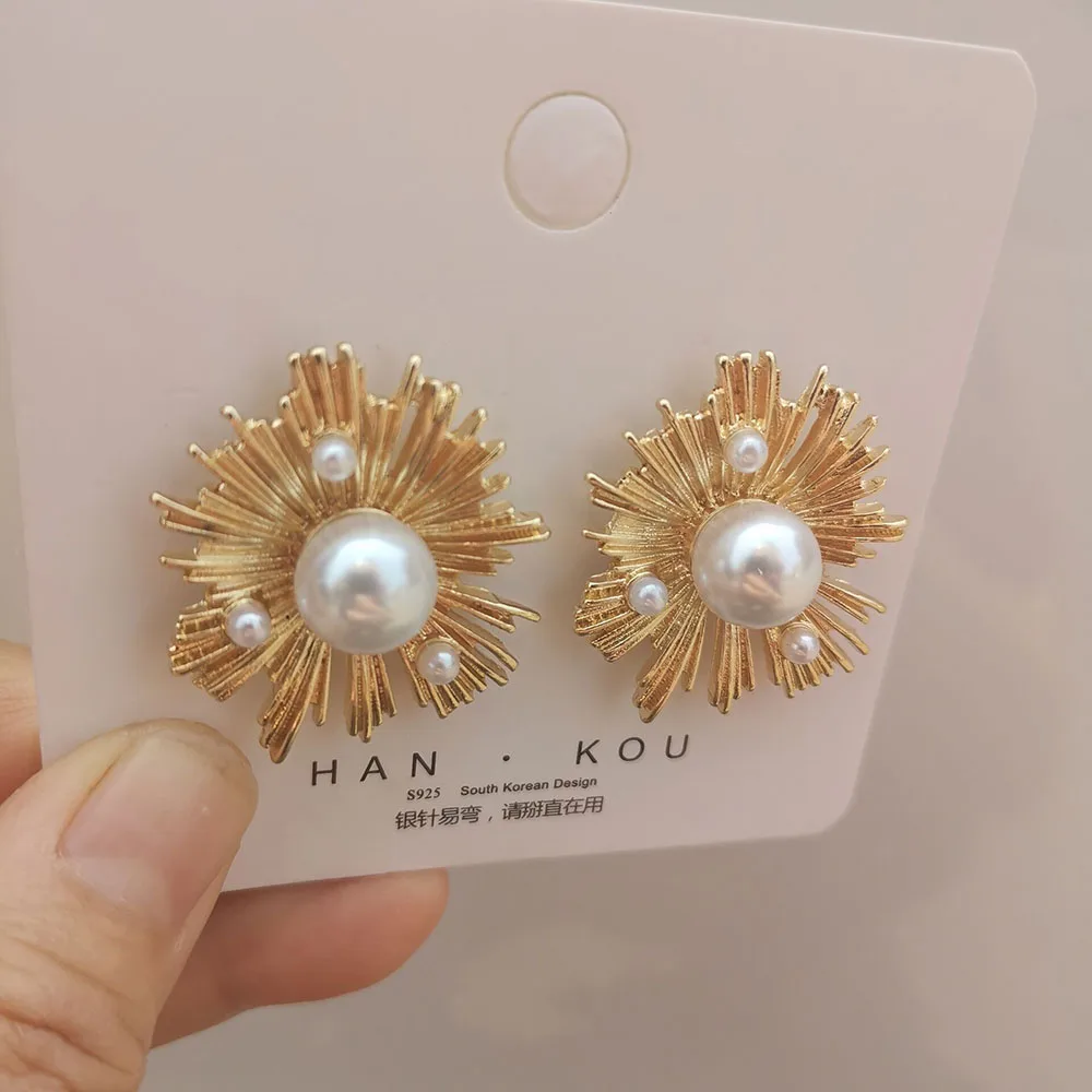 Женские серьги гвоздики с жемчугом золотистого цвета в форме фейерверка