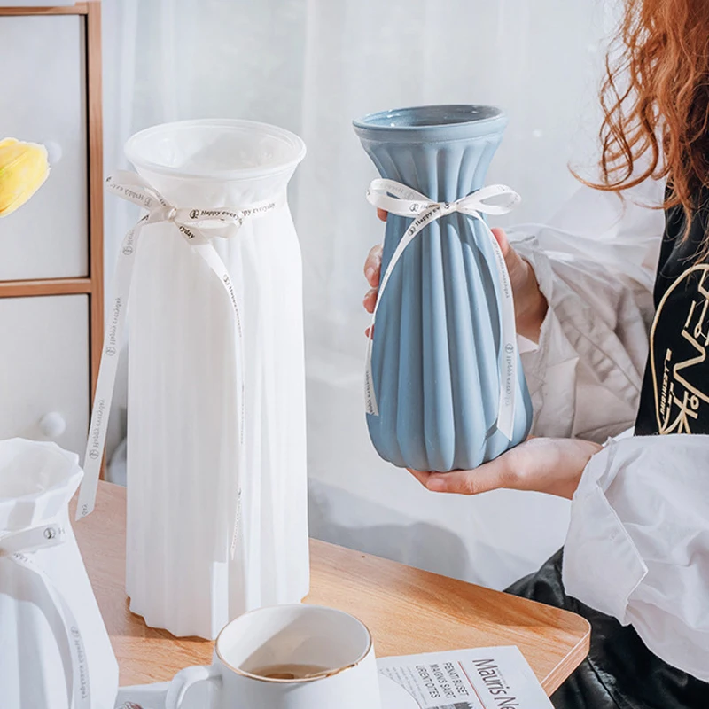 Ваза из искусственного фарфора с вертикальными краями | Дом и сад