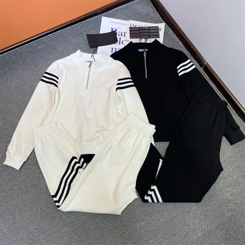 

2021 Autumn Woman's Sets Sprots 2 Pieces Zipper Plaid Black White Tops + Long Pants Gym Running Suits