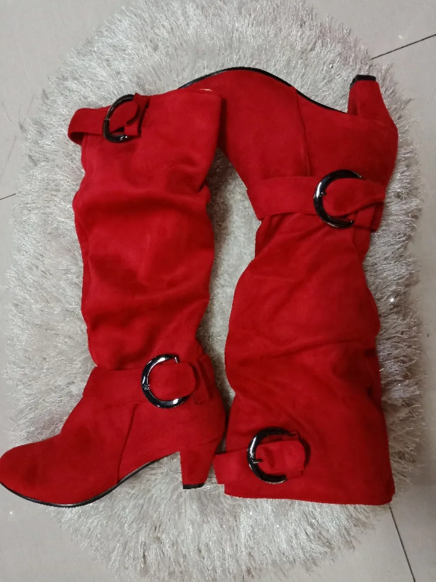 Женские осенне-зимние сапоги до колена из искусственной замши с пряжкой на