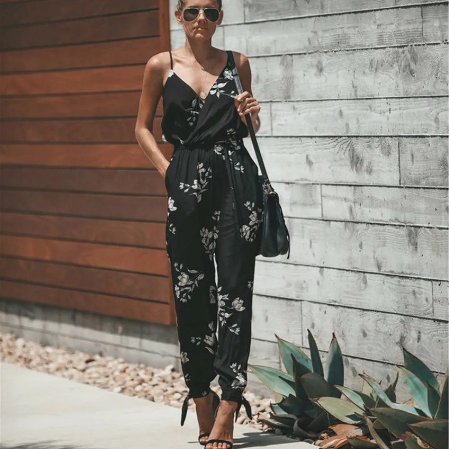 Женский комбинезон в богемном стиле с цветочным принтом на шнуровке v образным