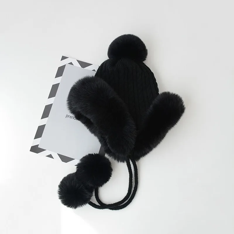 

2020 New Winter Riding Skiing Cute Fur Ball Plus Velvet Cold Proof Ear Protection Knitted Hat Big Frayed Warm Hat Bomber Hats