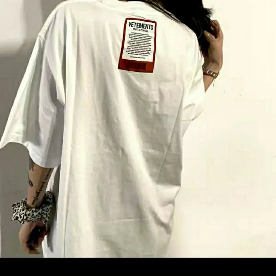 

VETEMENTS 2021 spring and summer new letter red micro-label sticker cloth VTM short-sleeved t-shirt, the same style for men
