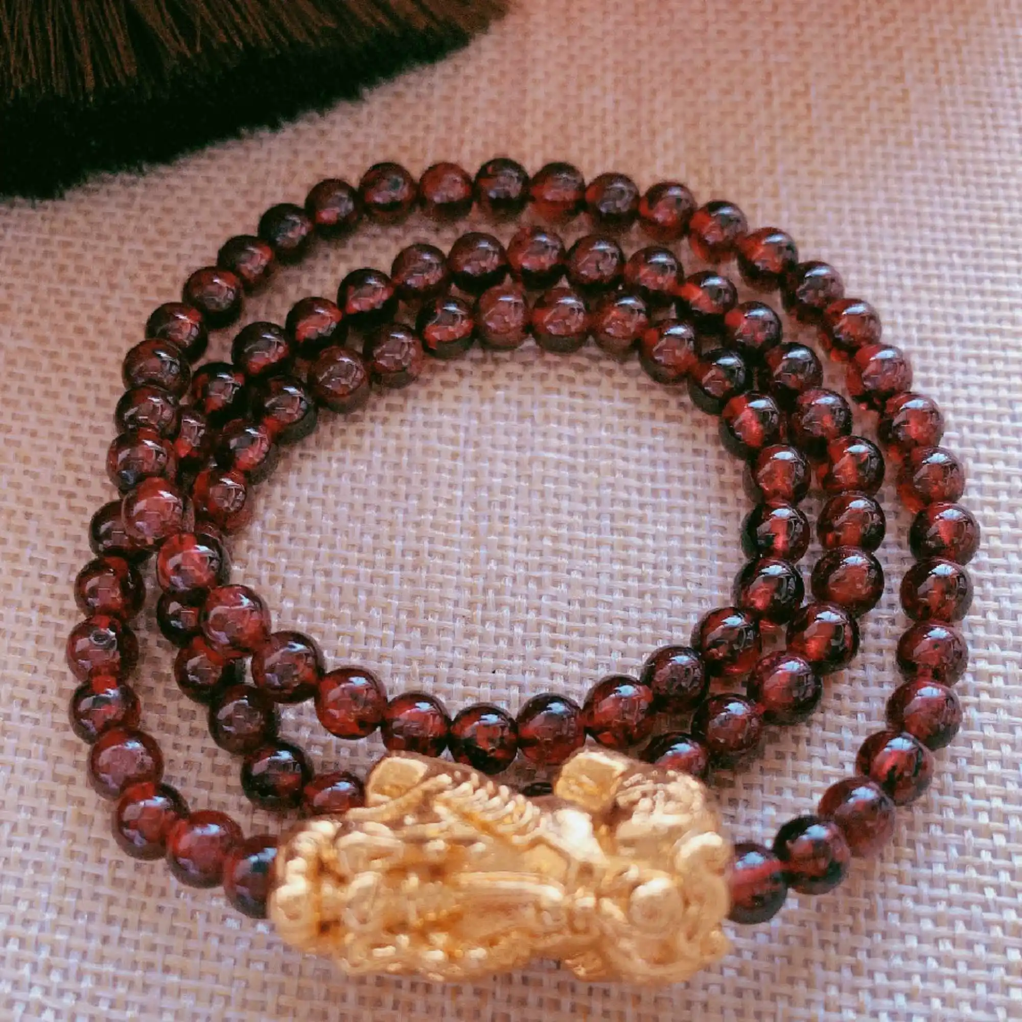 

8mm 108 knot Natural garnet gemstone 18k gold beads bracelet gift Calming Christmas Classic Taseel Practice Restore Emotional