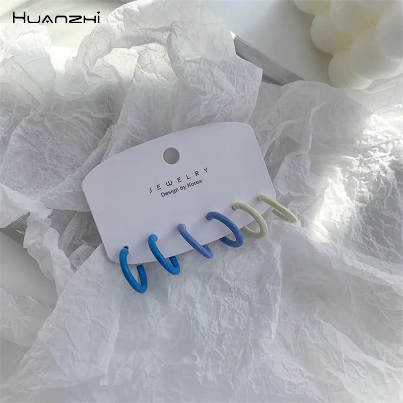

HUANZHI 2021 Korean INS Simplicity Blue C-shaped Solid Color Metal Hoop Earrings 3pcs Set for Ladies Girls Summer Party Jewelry