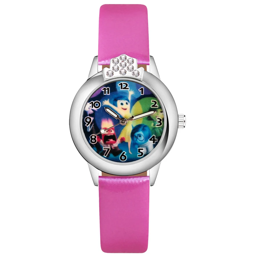 С героями мультфильмов с изображением милого монстра украшением в виде