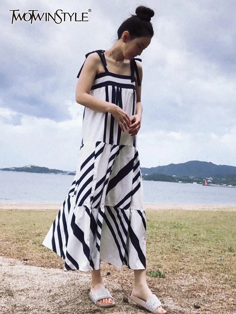 

Женское платье без рукавов TWOTWINSTYLE, летнее, белое, Повседневное платье средней длины с квадратным вырезом и цветными вставками, 2022