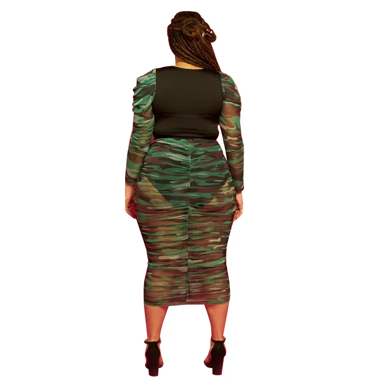 Женский костюм из двух предметов размера плюс камуфляжный с круглым вырезом и