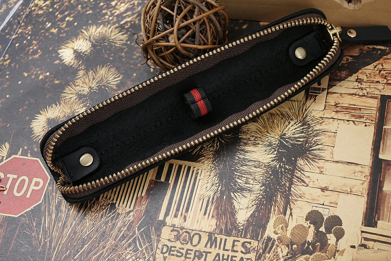 Genuine Leather Zipper Pen Bag Mini Small Pencil Case Apple Electronic Writing Pen Protective Sheath Creative Vintage Style