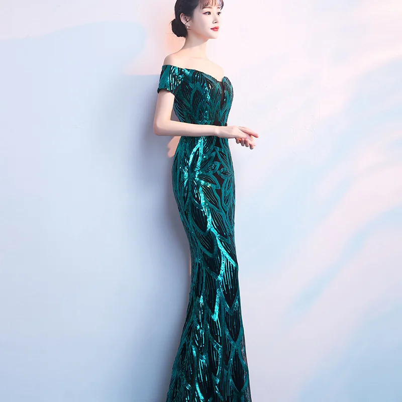Сексуальное платье с вырезом лодочкой открытыми плечами блестящее зеленое