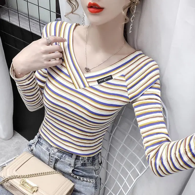 

V-Neck long sleeve t-shirt female 2021 spring new stripe fashion foreign style slim fashion net red super fire top
