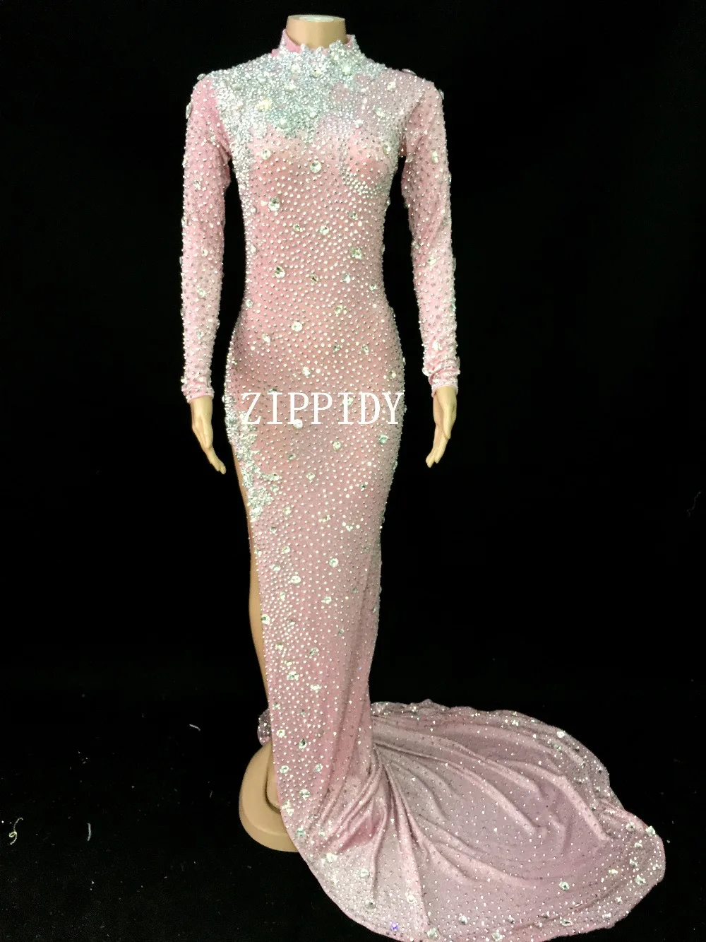 Соблазнительное розовое платье стразы с длинным хвостом для свадьбы дня