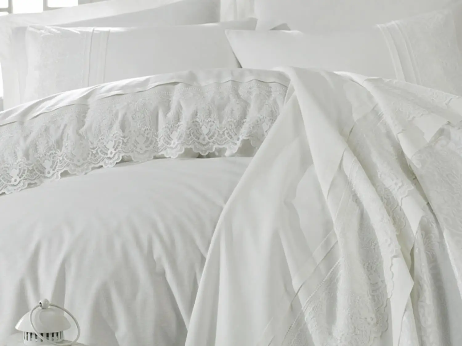 

Mystery French Laced Bridal Set Cream